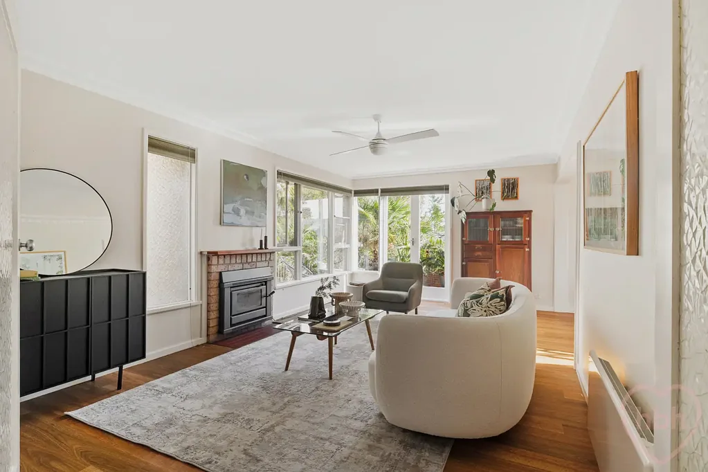 Watson 4房  A home with options - versatile 4 beddie or 3 beddie and two living areas, the choice is yours!
