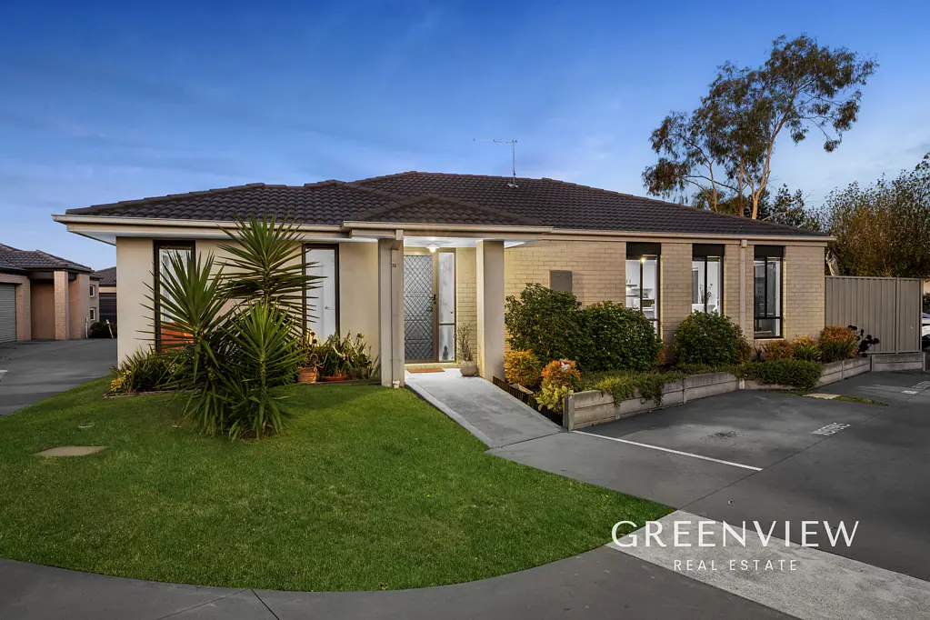 24 Renlik Circuit, Cranbourne North, VIC 3977