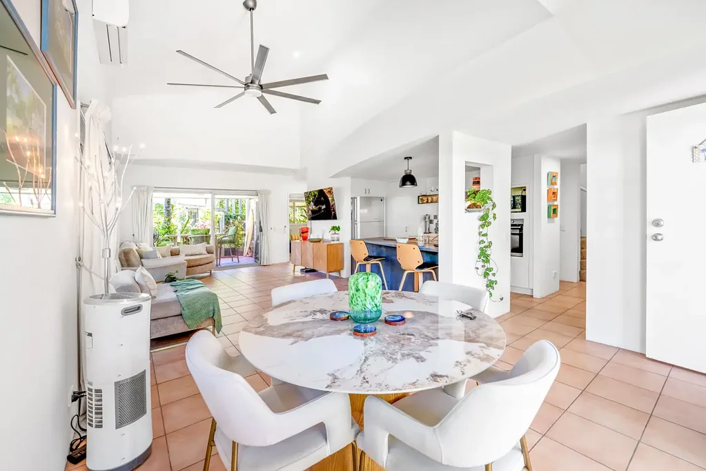 Trinity Beach 3Kwarto A One-of-a-Kind Multi-Level Apartment in the Heart of Trinity Beach