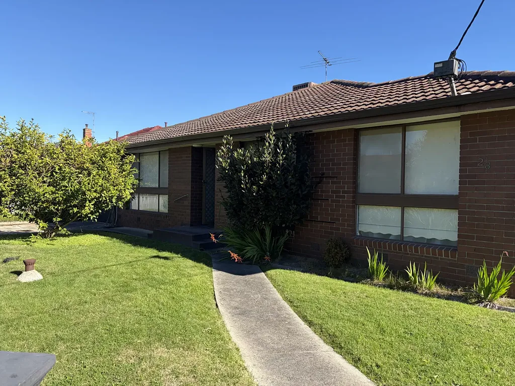 3 bedroom unit close to amenities