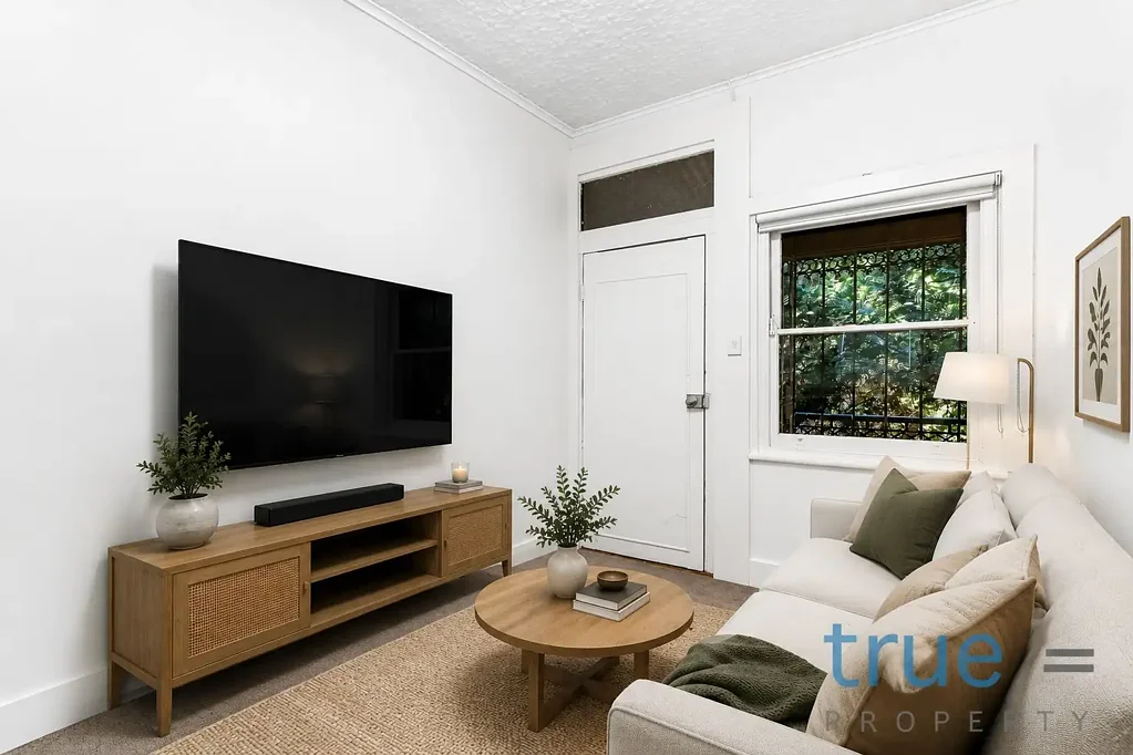 OVERSIZED ONE BEDROOM UNIT IN GREAT LOCATION