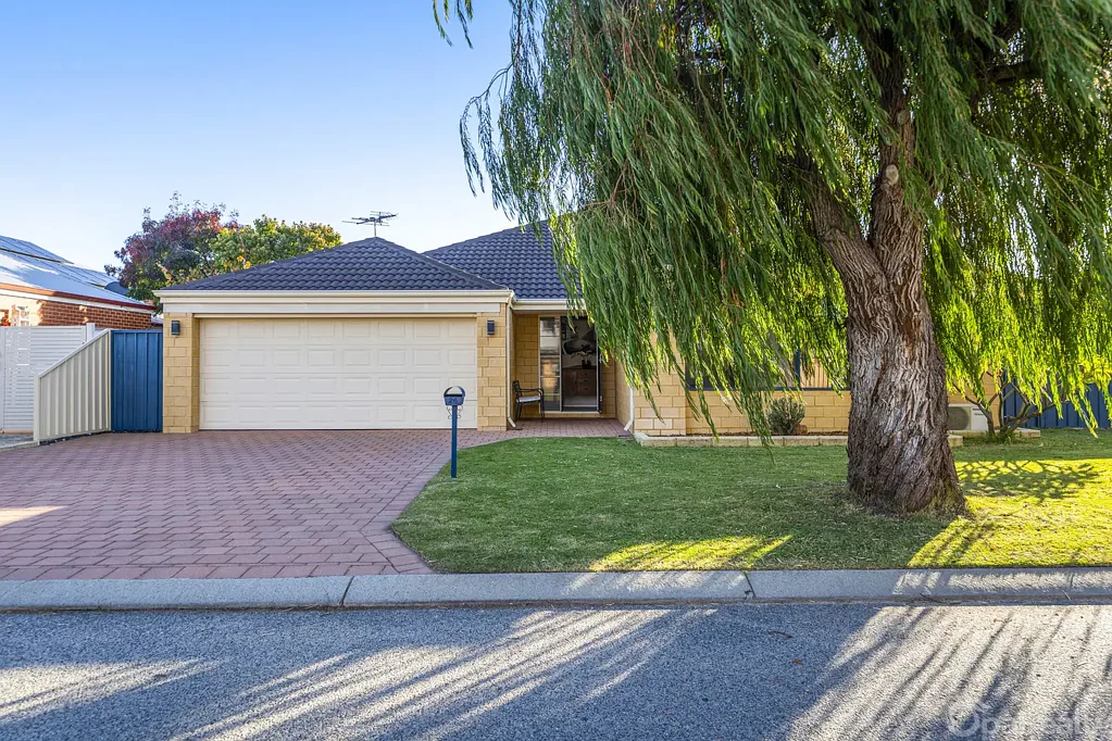 Port Kennedy 4房  Super-spacious family delight with incredible gated side access