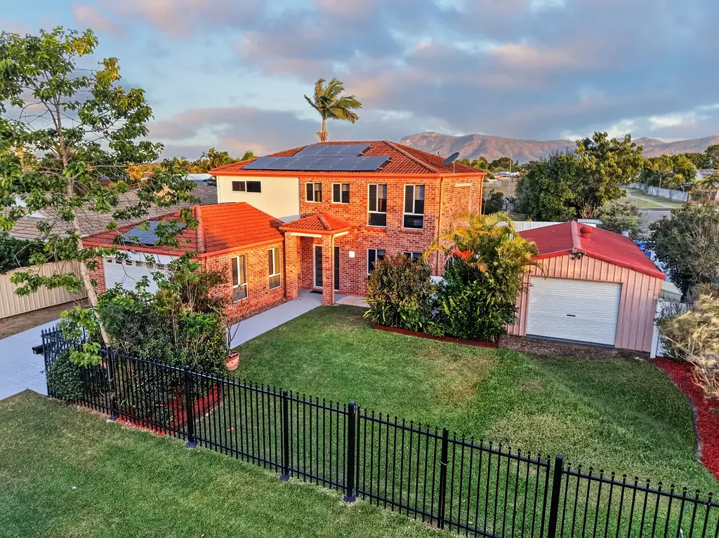 Kirwan 5Moenga Family, pool + solar = smart family living