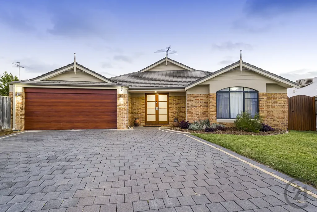 Halls Head 4房  Spacious Family Living with Resort-Style Entertaining