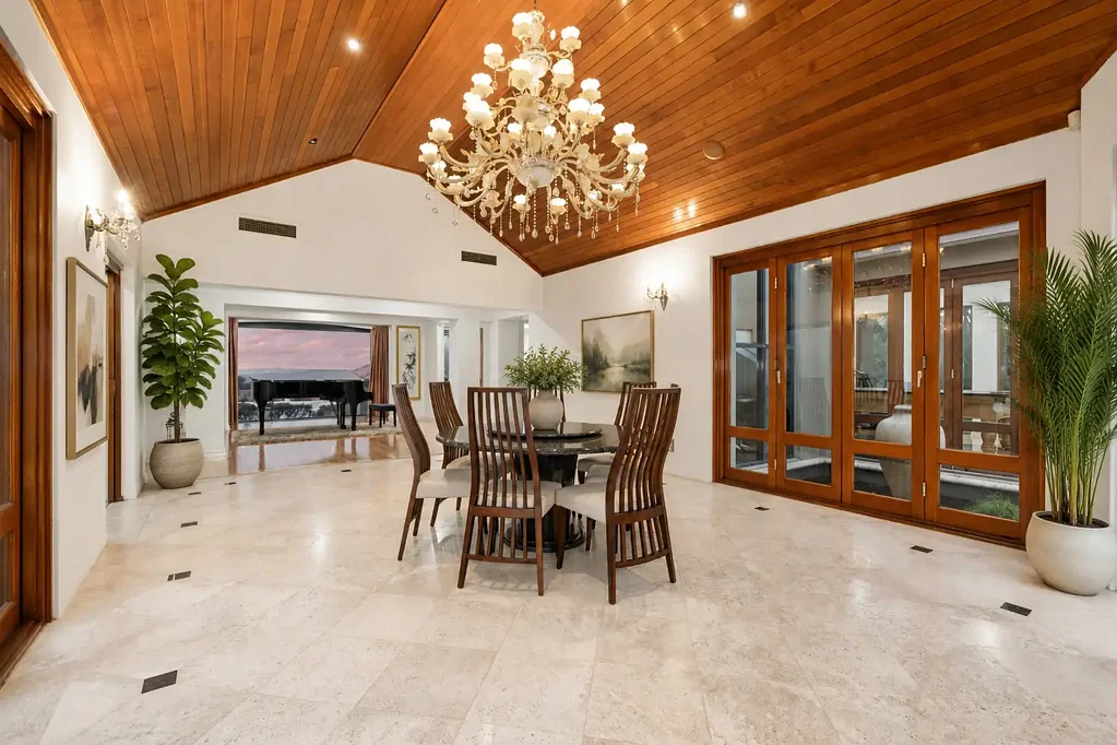 South Perth 5Kwarto Commanding Swan River Vistas from a Prestigious Elevated Corner Reserve!