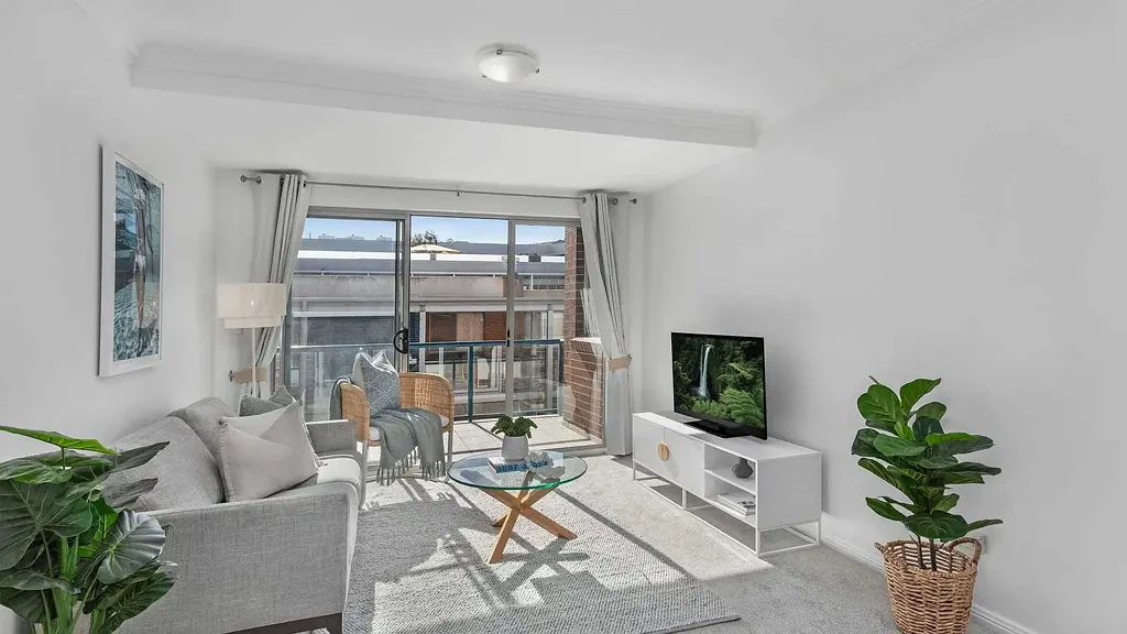 Spacious Modern Apartment in the Heart of Dee Why
