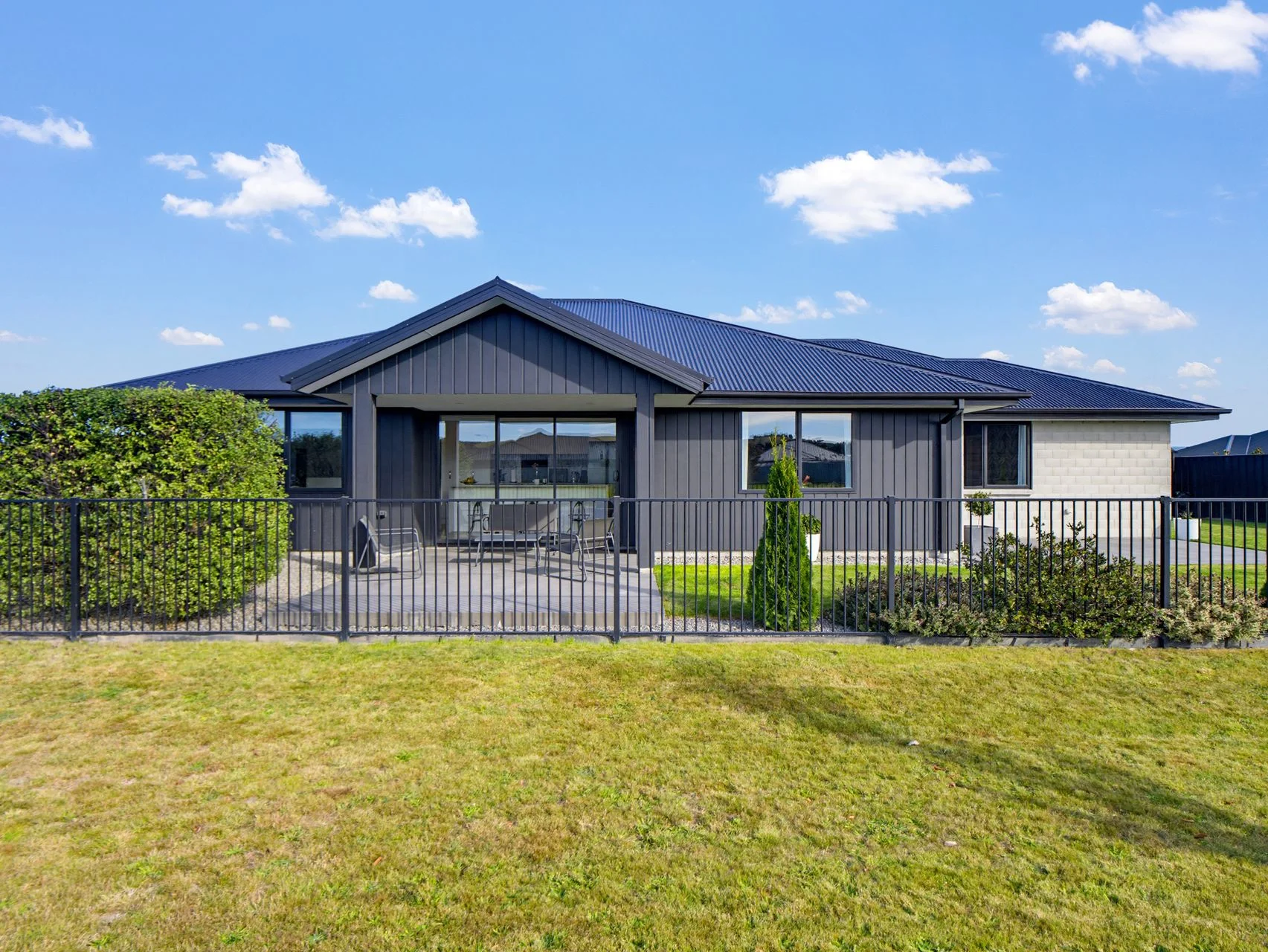 Amberley 3 Bedroom Smart Comfortable And Modern