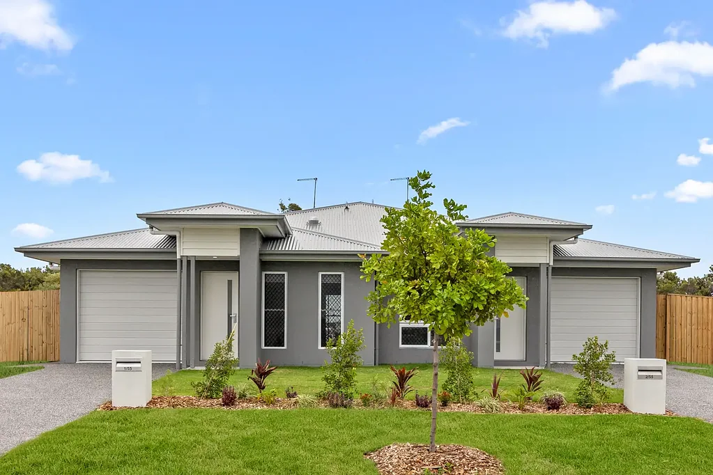 Modern Coastal Living | Near-New 4-Bed Duplex Just 5 Mins to the Beach!
