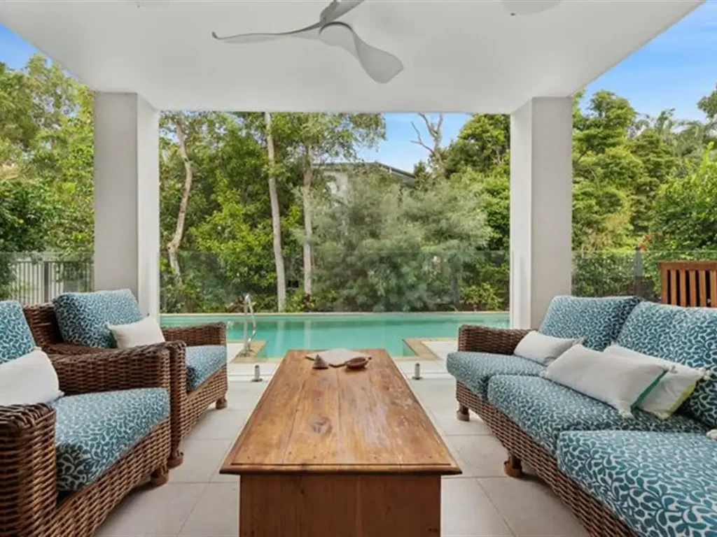 Palm Cove 4 Bedroom Welcome to "KALLISTA". A grand home in Palm Cove.
