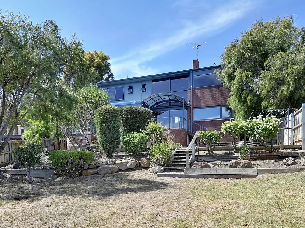23 Begonia Street, Lindisfarne, TAS 7015