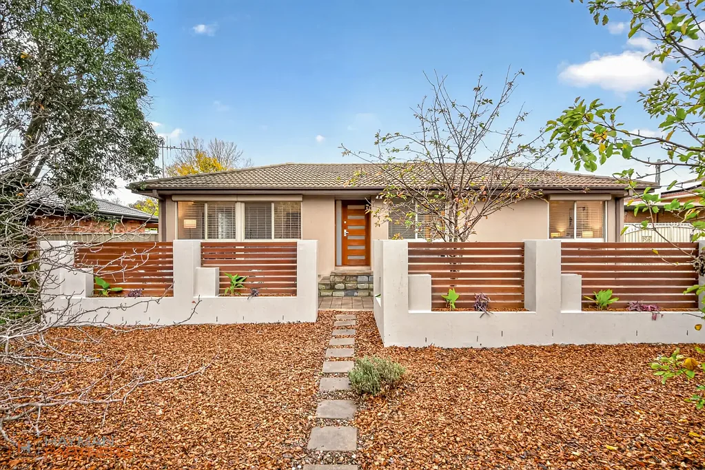 Florey 3房  Renovated Florey Residence on a Generous 922m2 Block