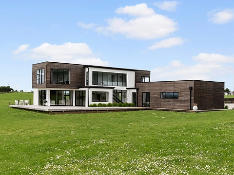 Kingseat  Modern Karaka Lifestyle + Secondary Dwelling