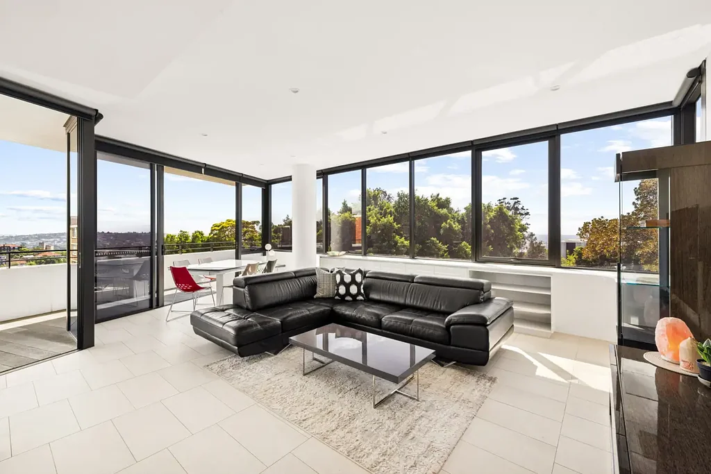 Designer Executive Style Apartment With Views - Fully Furnished
