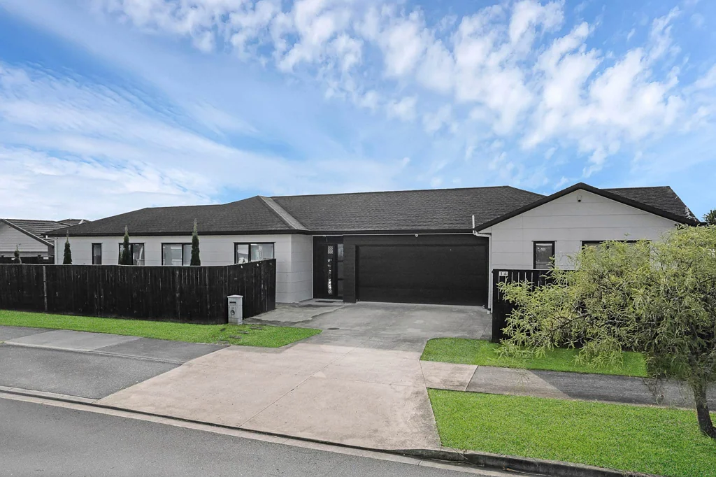 Papakura 5房  GRAND CORNERSITE HOME WITH GRANNY FLAT IN THE RISE