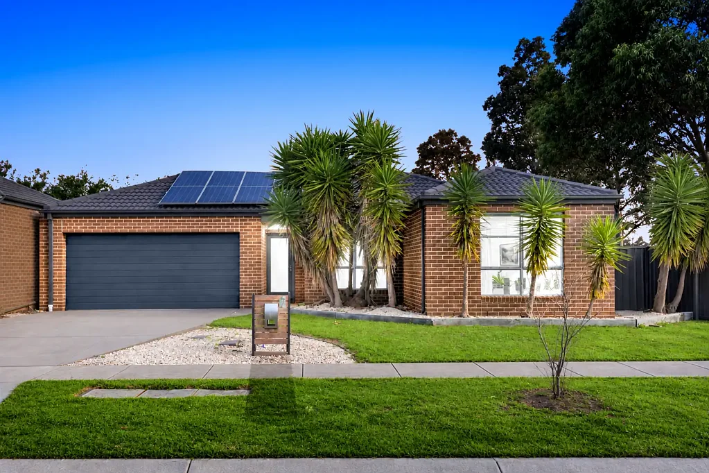 Manor Lakes 3 Slaapkamer NORTH FACING | GENEROUS 508m² | THREE LIVING ZONES | SOLAR & SHED | REFRIGERATED HEATING & COOLING