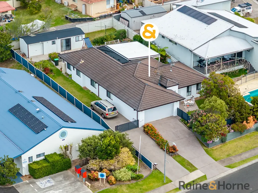 Batehaven 4 Bedroom SPACE, FREEDOM AND FLEXIBILITY