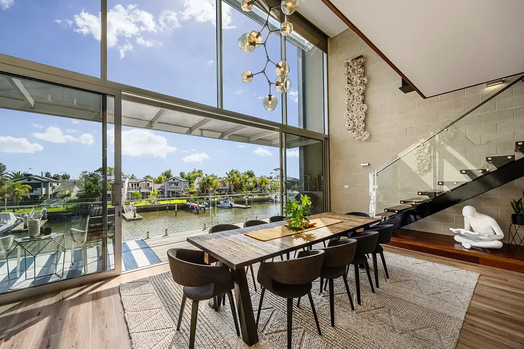Patterson Lakes 3બેડરૂમ Architectural Marvel with Lift and Private Mooring