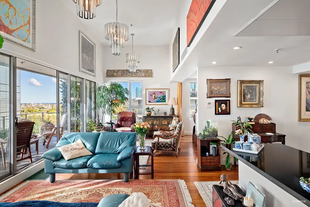 Newcastle West 2房  Refined View-Filled City Retreat with Resort-Style Guest Amenities