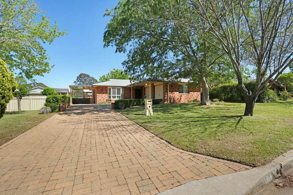 Dubbo 5Kwarto Spacious Family Living in a Sought-After South Dubbo Location