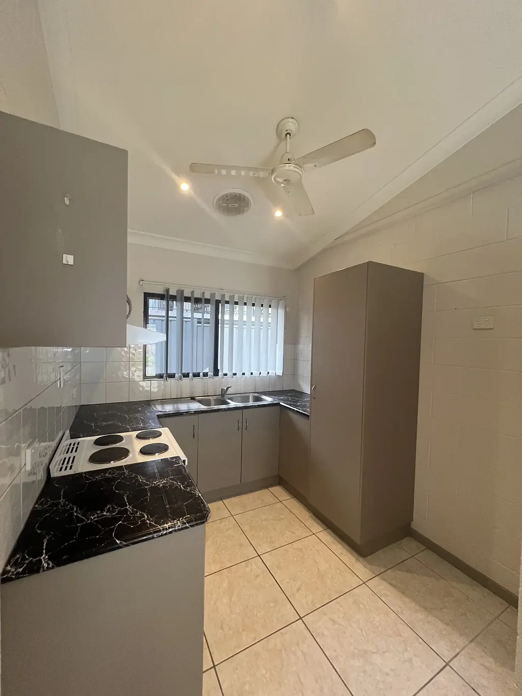 Tully 4房  Dual Investment Opportunity – 19 Pease Street