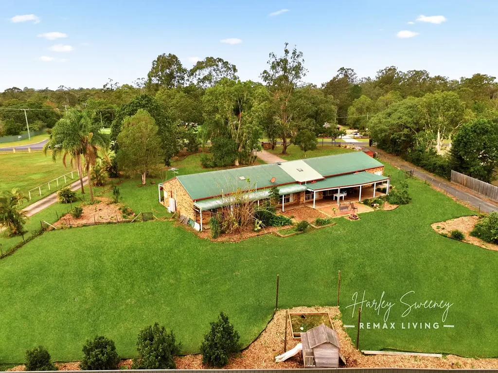 Upper Caboolture 5침실 A Private Family Retreat on a Sprawling 3,913m2 Block