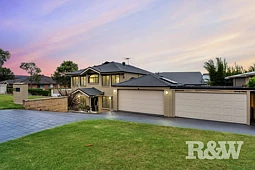 82 Governors Way, Macquarie Links