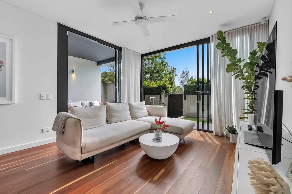 Little Bay 2कमरा Easterly-Facing Apartment with Terrace, Gardens and Quality Finishes