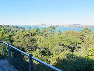 Highly quality built 4bedroom and 3bathroom house enjoying 180-Degree panorama in Chatswood.