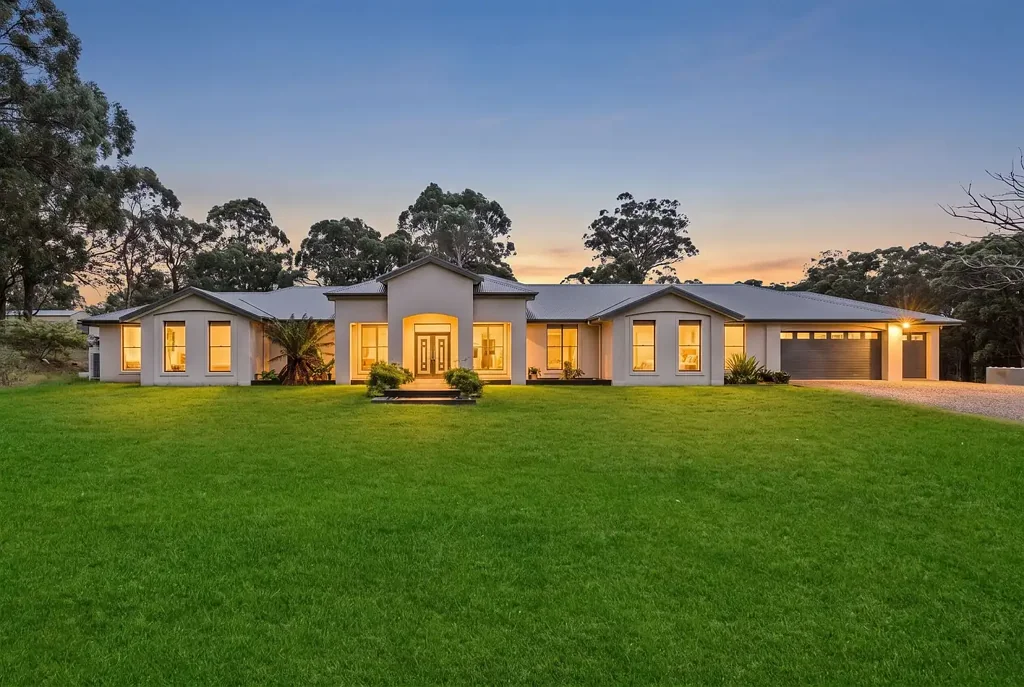 Oakdale 4Habitaciones Where Luxury Meets Lifestyle – An Exceptional Acreage Estate