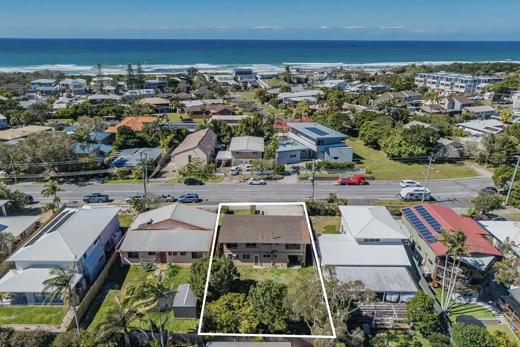 Spacious Dual Living Home – Walk to Beach & Village