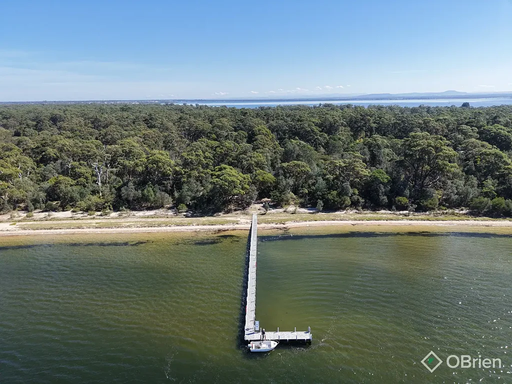 Raymond Island  One of Raymond Island's Last Large Waterfront Holdings