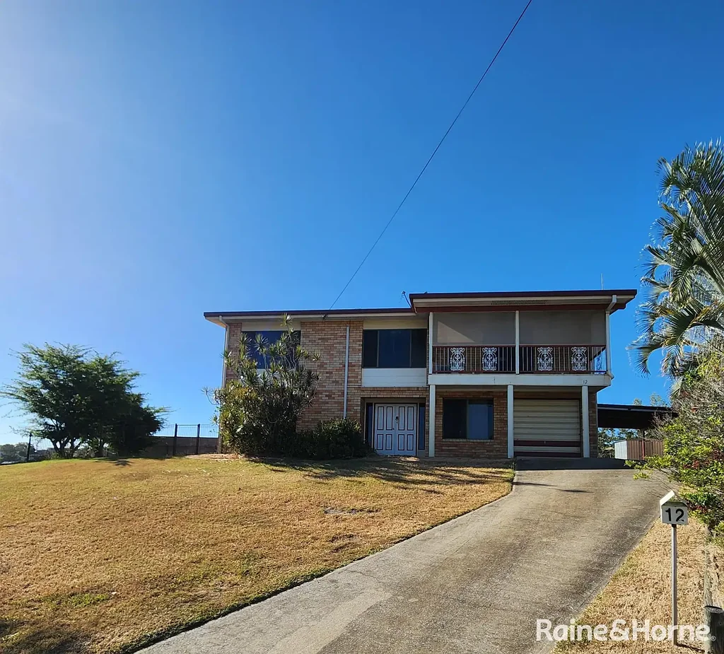 LOCATION PERFECT AND ROOM TO MOVE!