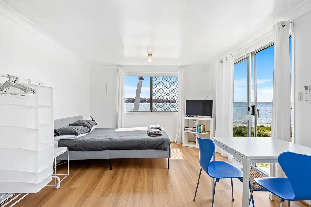 Waterfront One-Bedroom Flat in Bundeena