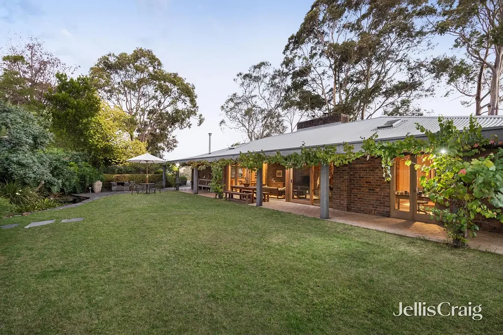 64 Research-Warrandyte Road, Research, VIC 3095
