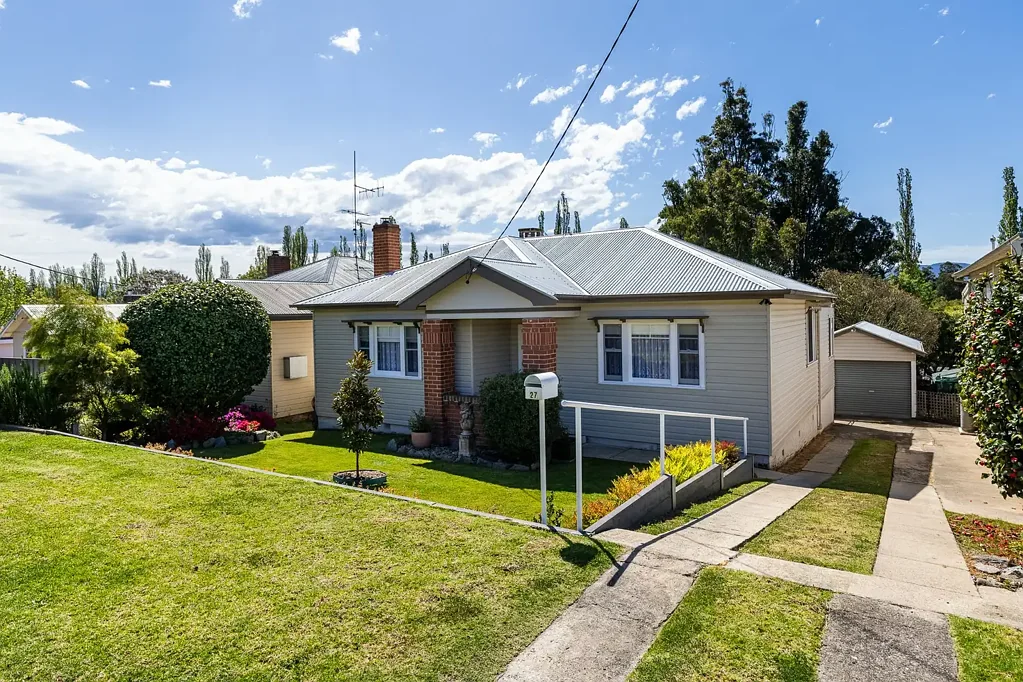 27 Hill Street, Bega, NSW 2550
