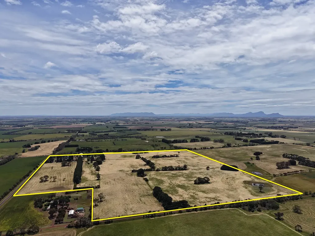 Tarrington  Weeroona - Productive Farm with Historic Charm