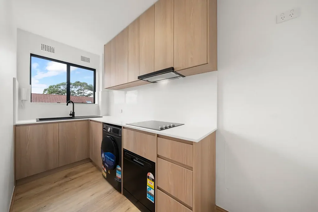 Fully renovated one bedroom apartment in great location