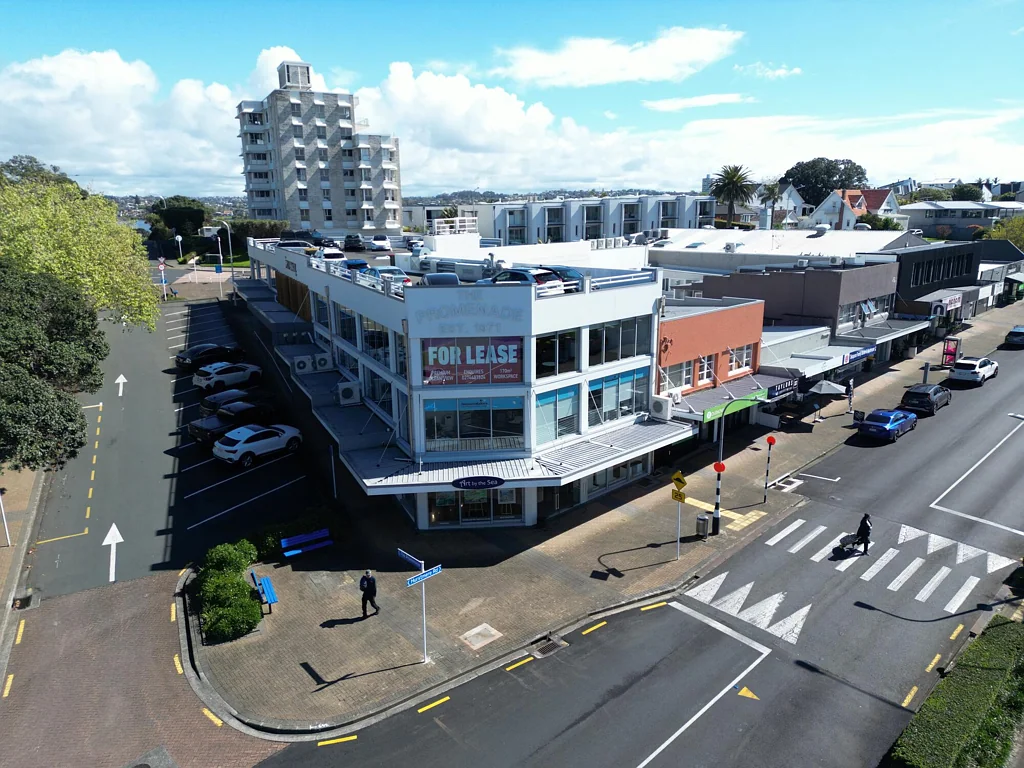 Takapuna Premium corner office with Takapuna beach outlook