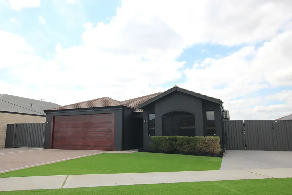 Ellenbrook 4部屋 Huge 4-Bedroom Home for Sale Spacious Living with 15 parking spaces!