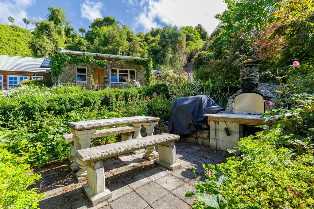Waimate  Tranquil lifestyle property, established nursery