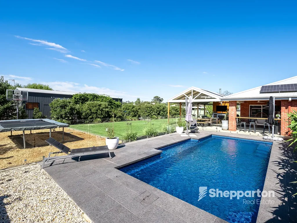 Kialla 4 Slaapkamer Tradesman's paradise, with the perfect family package!