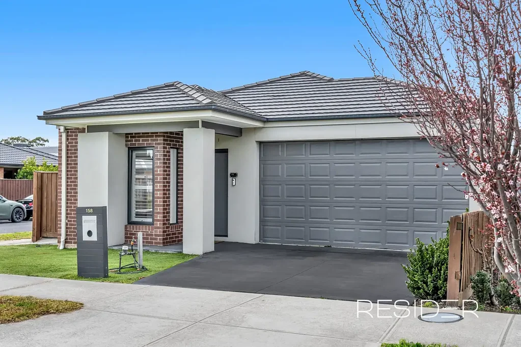 Mernda 4ਬੈੱਡਰੂਮ 425m2 block, walking distance to Train Station!!