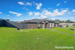 1 HOLLAND CCT, Gillieston Heights