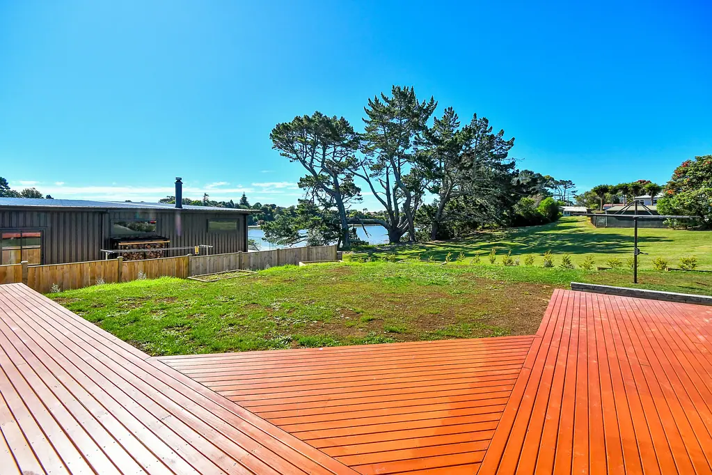 Waiuku 4房  Last Chance for a Waterfront Family Retreat