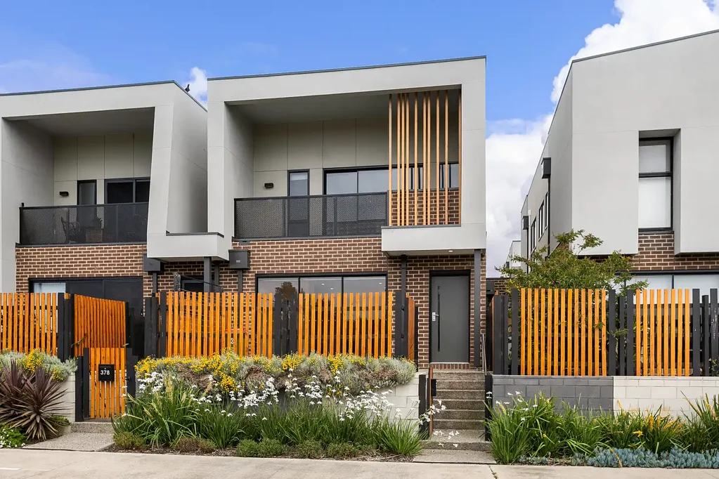 Low Maintenance Living in the Alamanda School Zone