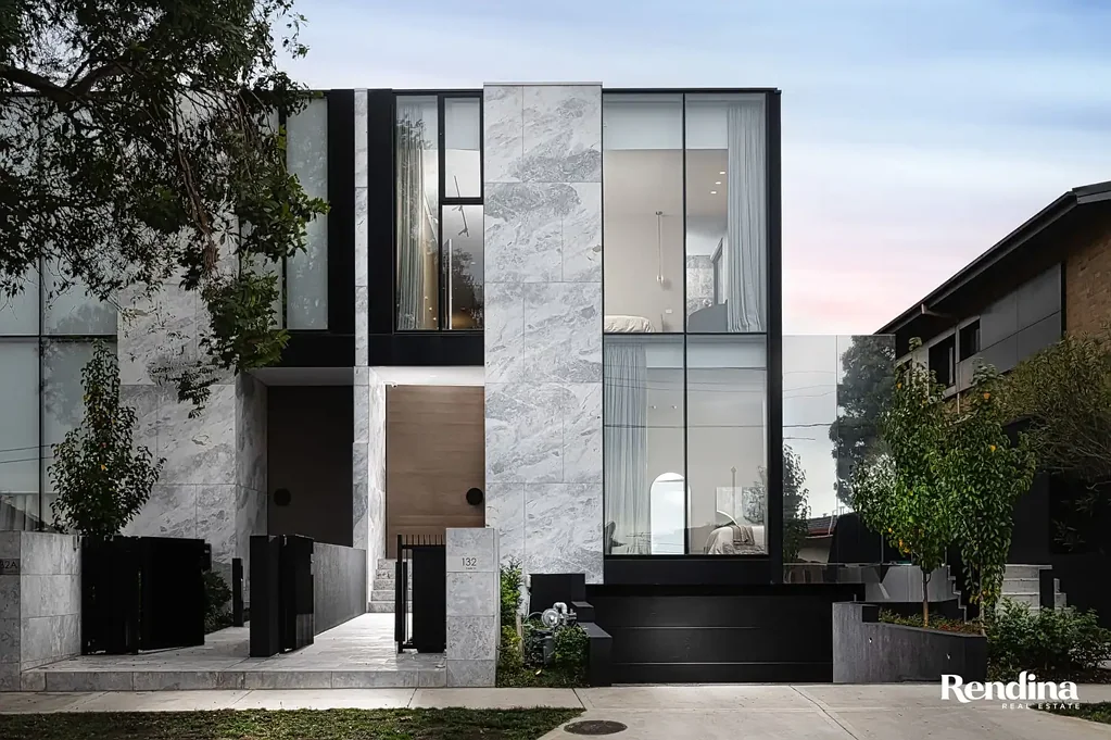 Moonee Ponds 5房 Jack Merlo花园杰作 前卫设计 Moonee Ponds蓝带地址 高级石材定制厨房 多功能娱乐空间 Family Prestige & Luxury