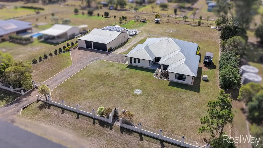 Branyan 5ਬੈੱਡਰੂਮ Shed Space Galore, 5 bedroom house on 4100 sqm in Branyan!
