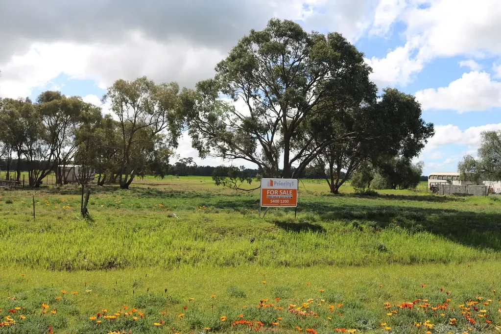 Charlton SENSATIONAL 1 ACRE BUILDING BLOCK