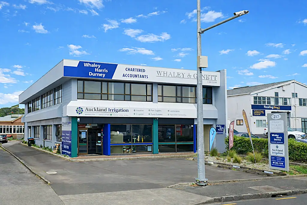 Greenlane HIGH-PROFILE AUTOMOTIVE / SHOWROOM OPPORTUNITY