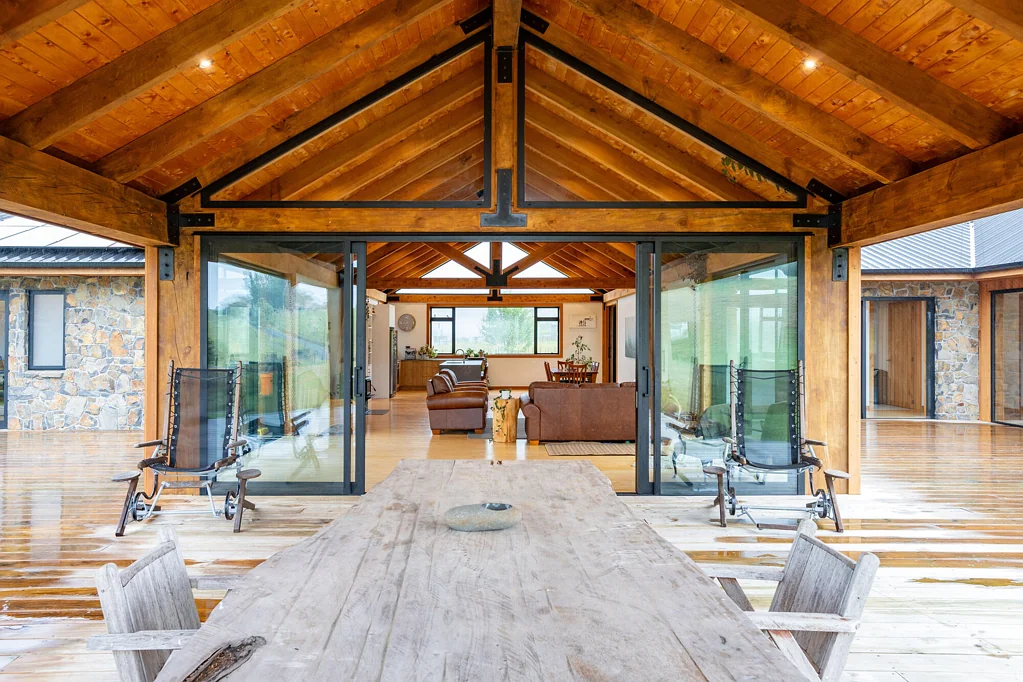 Te Pahu 5 Slaapkamer Crafted by hand - defined by macrocarpa